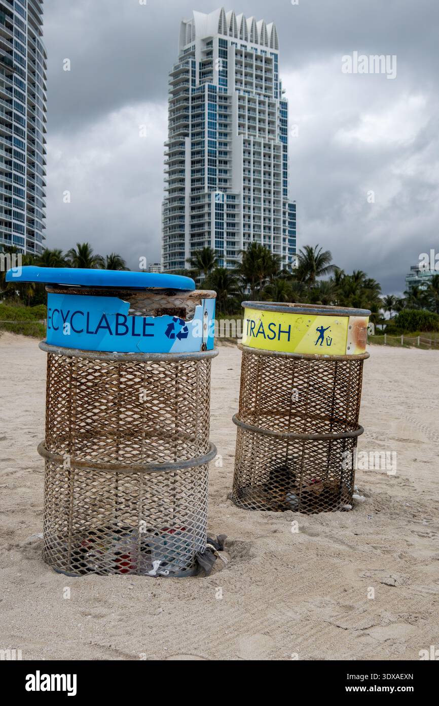 Müllkörbe in Miami Beach, Florida, USA Stockfoto