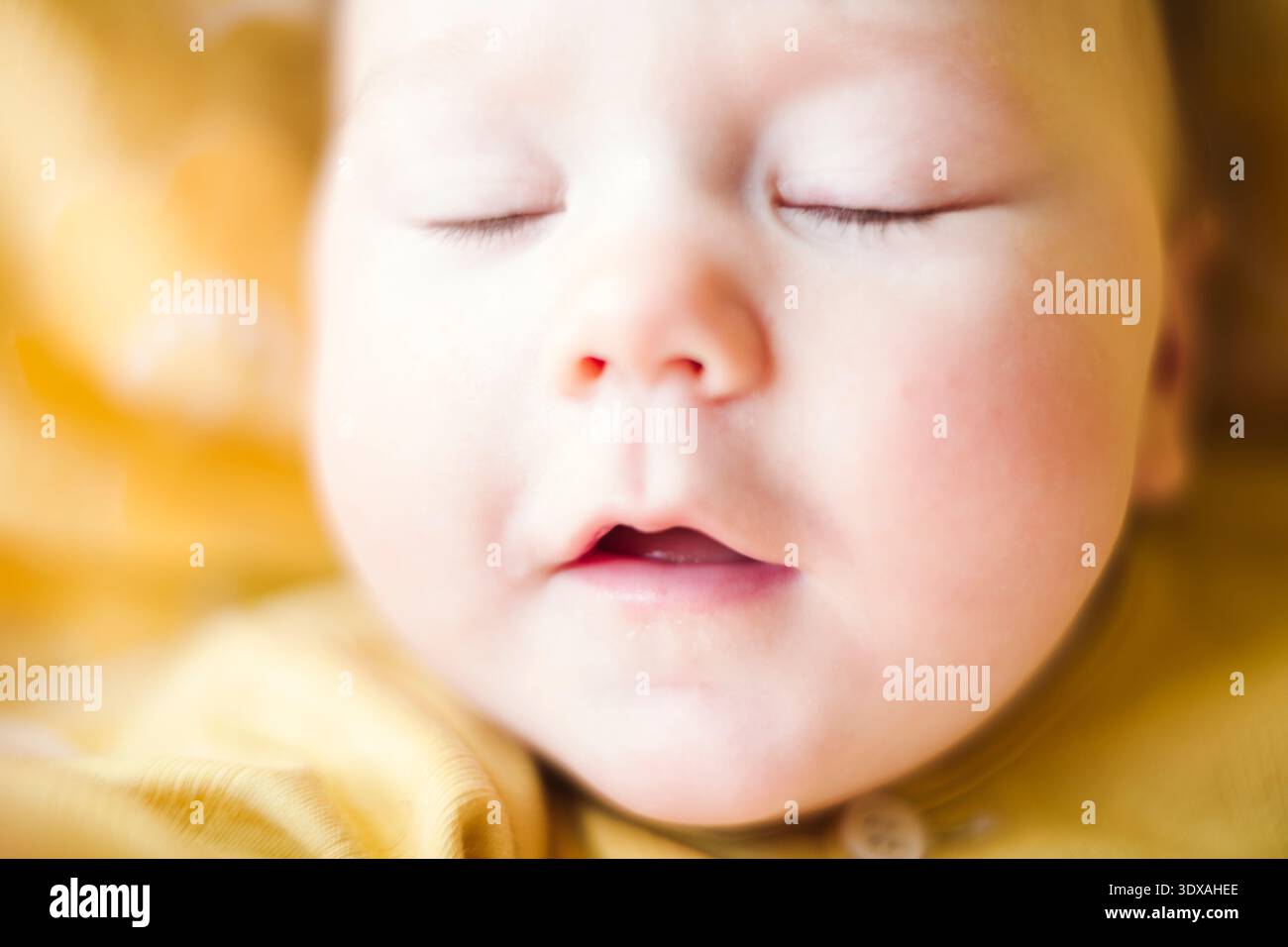 Nahaufnahme von niedlichen Jungen schlafen Stockfoto