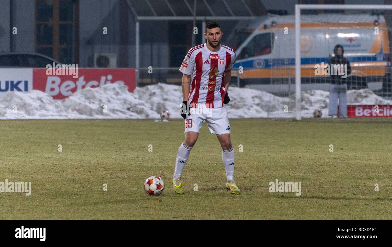 Warschau, Polen. 21.02.2026. Karol Noiszewski (Nr. 99) von Pogoń Grodzisk Mazowiecki während des Spiels zwischen Znicz Pruszków und Pogoń G. Stockfoto