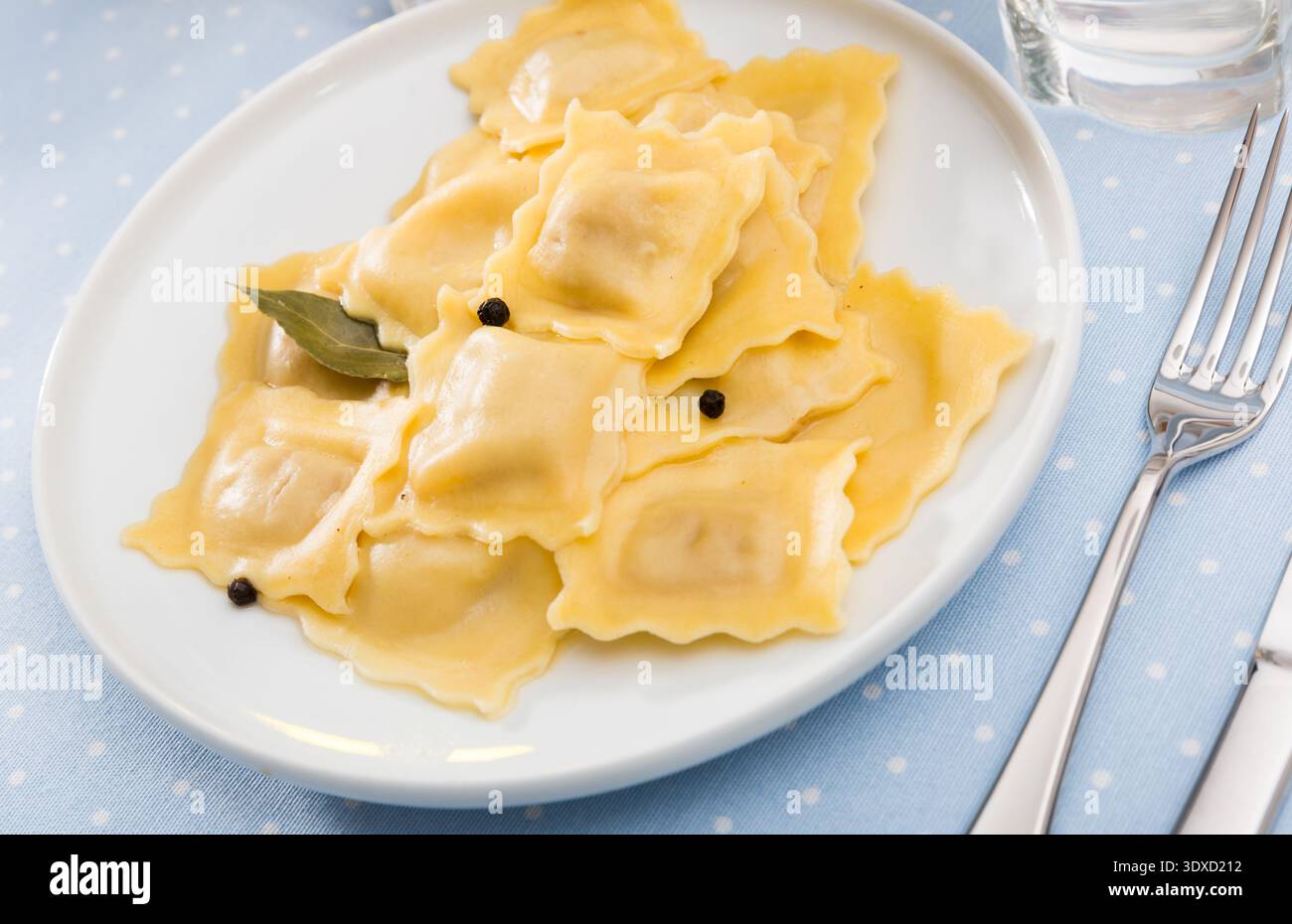 Teller mit ravioli Stockfoto