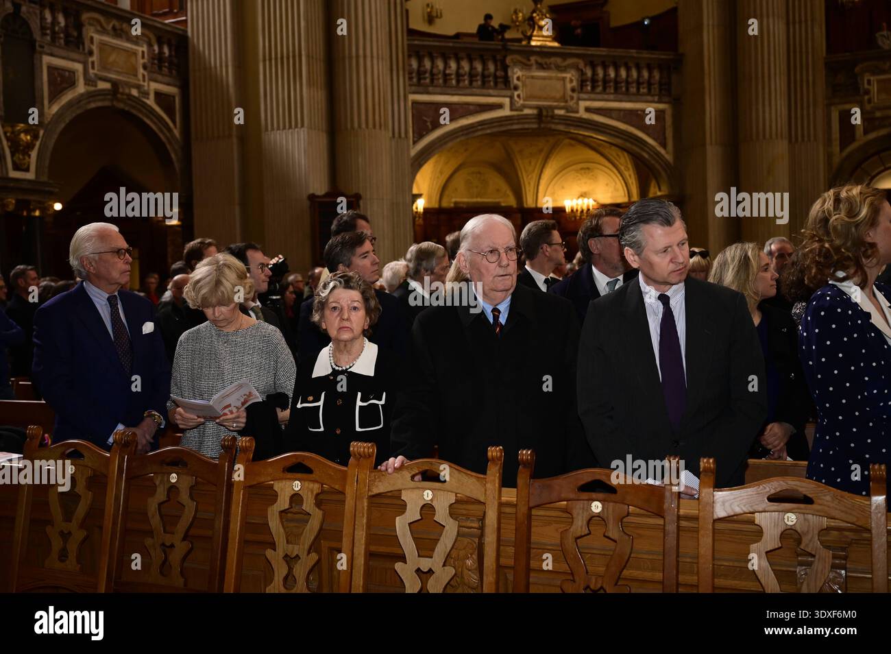 Adalbert Prinz von Preußen, Eva Maria Prinzessin von Preußen, Gisela Hug, franz Friedrich Prinz von Preußen, Friedrich Wilhelm Prinz von Preußen und Sophie Prinzessin von Preußen, geb. Prinzessin von Isenburg beim Festgottesdienst zur Wiedereröffnung der Hohenzollerngruft im Berliner Dom. Berlin, 01.03.2026 *** Adalbert Prinz von Preußen, Eva Maria Prinzessin von Preußen, Gisela Hug, Franz Friedrich Prinz von Preußen, Friedrich Wilhelm Prinz von Preußen und Sophie Prinzessin von Preußen, geborene Prinzessin von Isenburg, anlässlich der Wiedereröffnung der Hohenzollern-Krypta in Berlin Cathedr Stockfoto