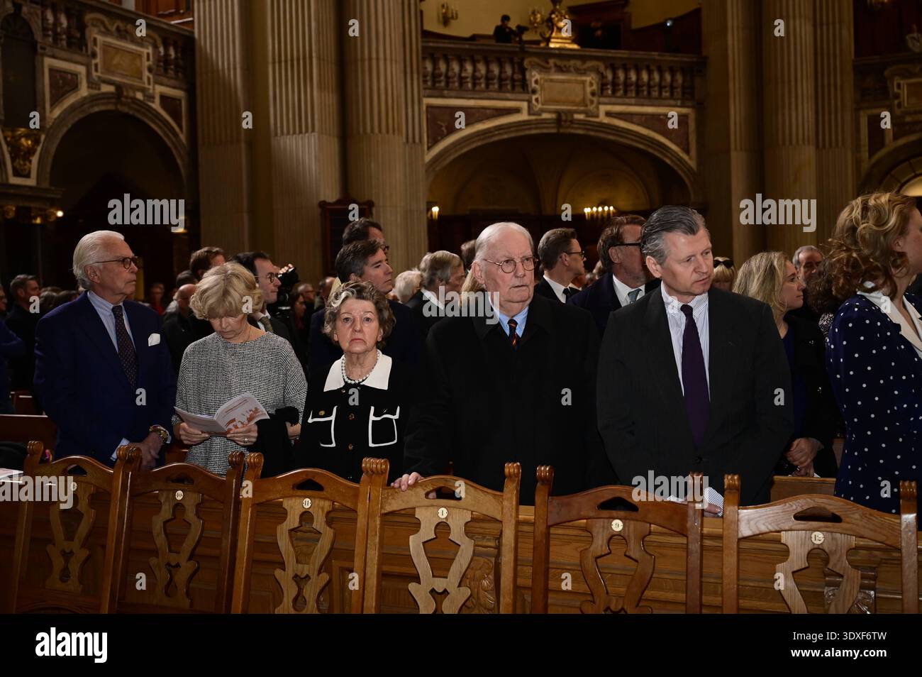 Adalbert Prinz von Preußen, Eva Maria Prinzessin von Preußen, Gisela Hug, franz Friedrich Prinz von Preußen, Friedrich Wilhelm Prinz von Preußen und Sophie Prinzessin von Preußen, geb. Prinzessin von Isenburg beim Festgottesdienst zur Wiedereröffnung der Hohenzollerngruft im Berliner Dom. Berlin, 01.03.2026 *** Adalbert Prinz von Preußen, Eva Maria Prinzessin von Preußen, Gisela Hug, Franz Friedrich Prinz von Preußen, Friedrich Wilhelm Prinz von Preußen und Sophie Prinzessin von Preußen, geborene Prinzessin von Isenburg, anlässlich der Wiedereröffnung der Hohenzollern-Krypta in Berlin Cathedr Stockfoto