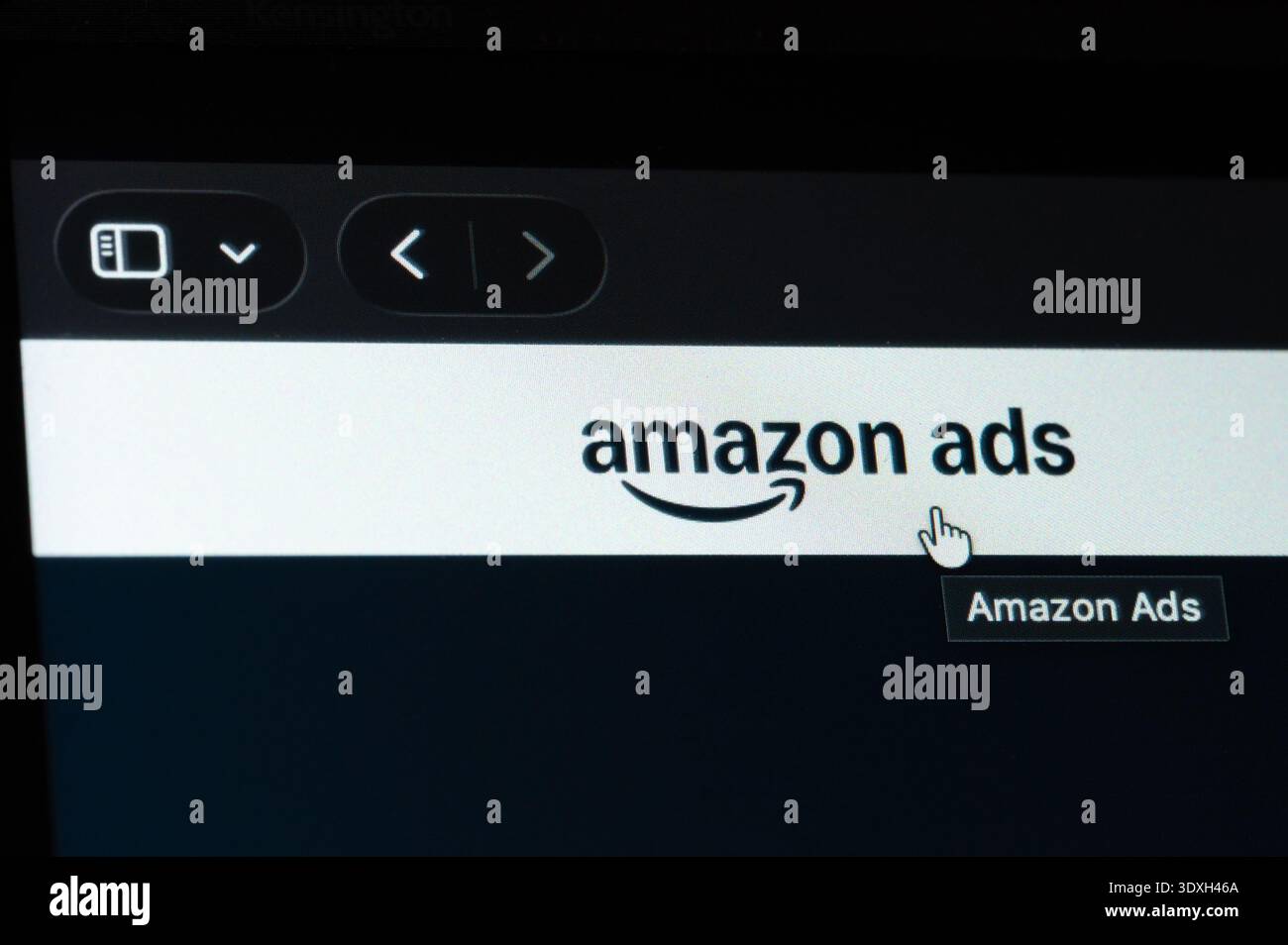 New York, USA – 24. Februar 2026: Starten Sie die Werbekampagne im amazon-Service. Nahaufnahme der Makroansicht auf dem Computerbildschirm Stockfoto