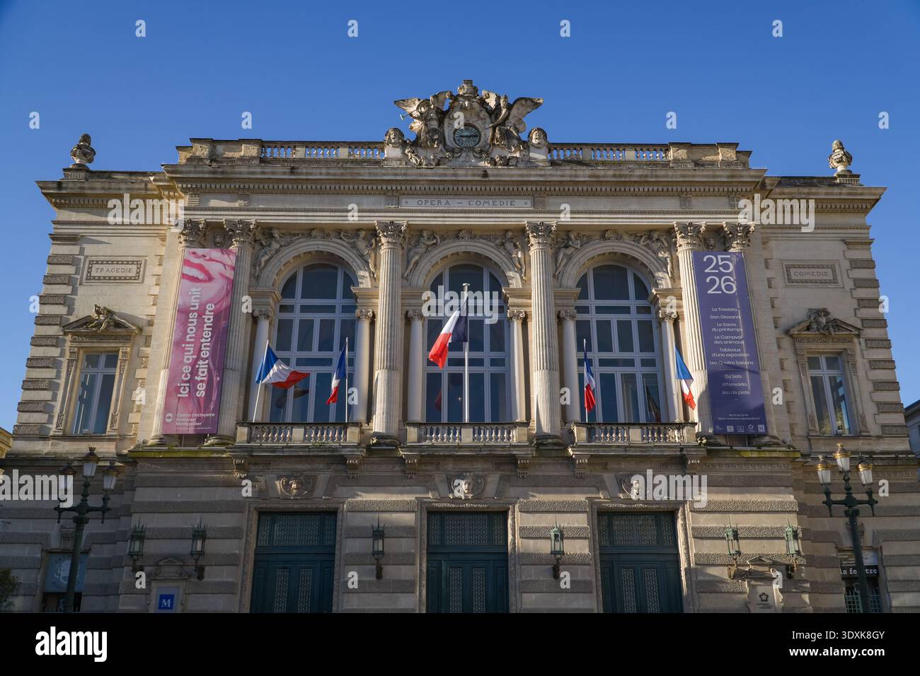 Opéra Comédie, Montpellier Opera House, Opéra de Montpellier. Majestätische neoklassizistische Theaterfassade aus dem 19. Jahrhundert in Montpellier, Frankreich. Stockfoto