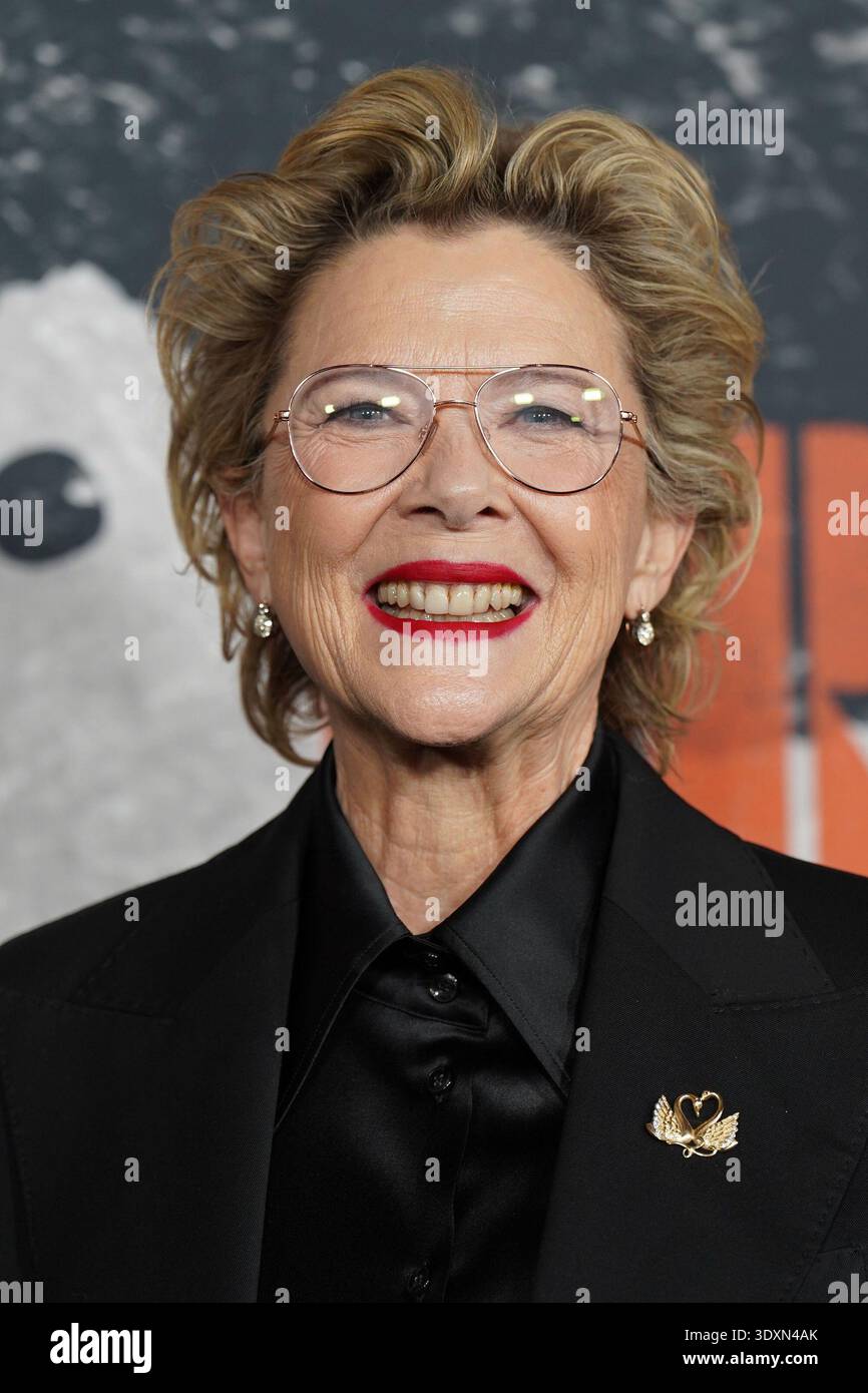 Ny. März 2026. Annette Bening at Arrivals for THE BRIDE Premiere, Frederick P. Rose Hall, Jazz at Lincoln Center, New York, NY, 03. März 2026. Quelle: Kristin Callahan/Everett Collection/Alamy Live News Stockfoto