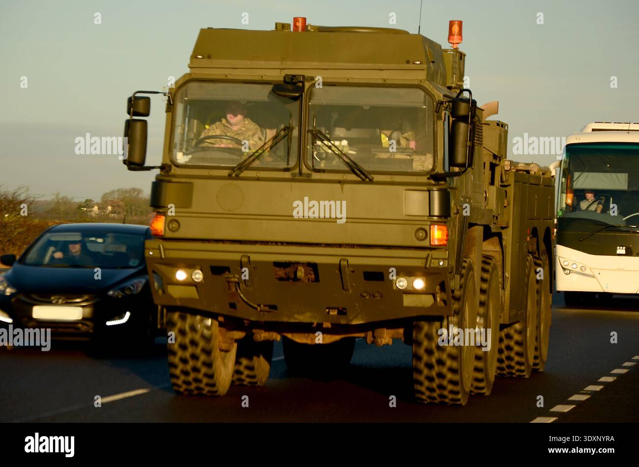 LOGISTISCHES UNTERSTÜTZUNGSFAHRZEUG DES britischen Militärs, NATO-Truppenkonvoi nach Europa, Stockfoto