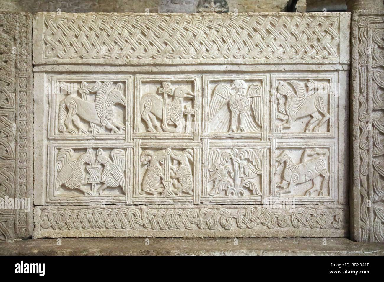 Alter römischer Altar in der Basilika Aquileia, Italien Stockfoto