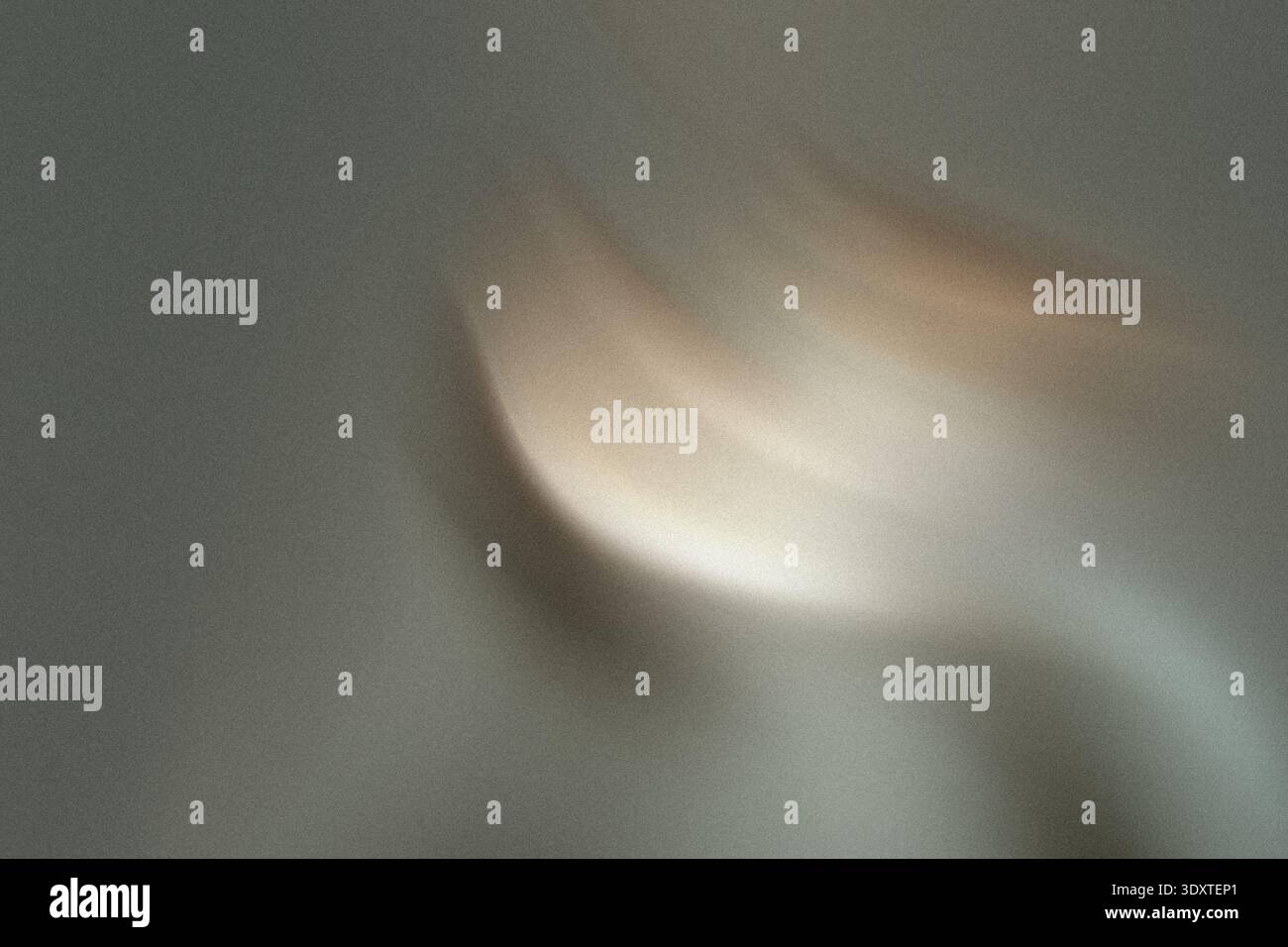 Ein verschwommenes und unscharfes Bild, das eine Lichtquelle mit weichen Kanten und einer stummgeschalteten Gesamtansicht der Farbpalette zeigt Stockfoto