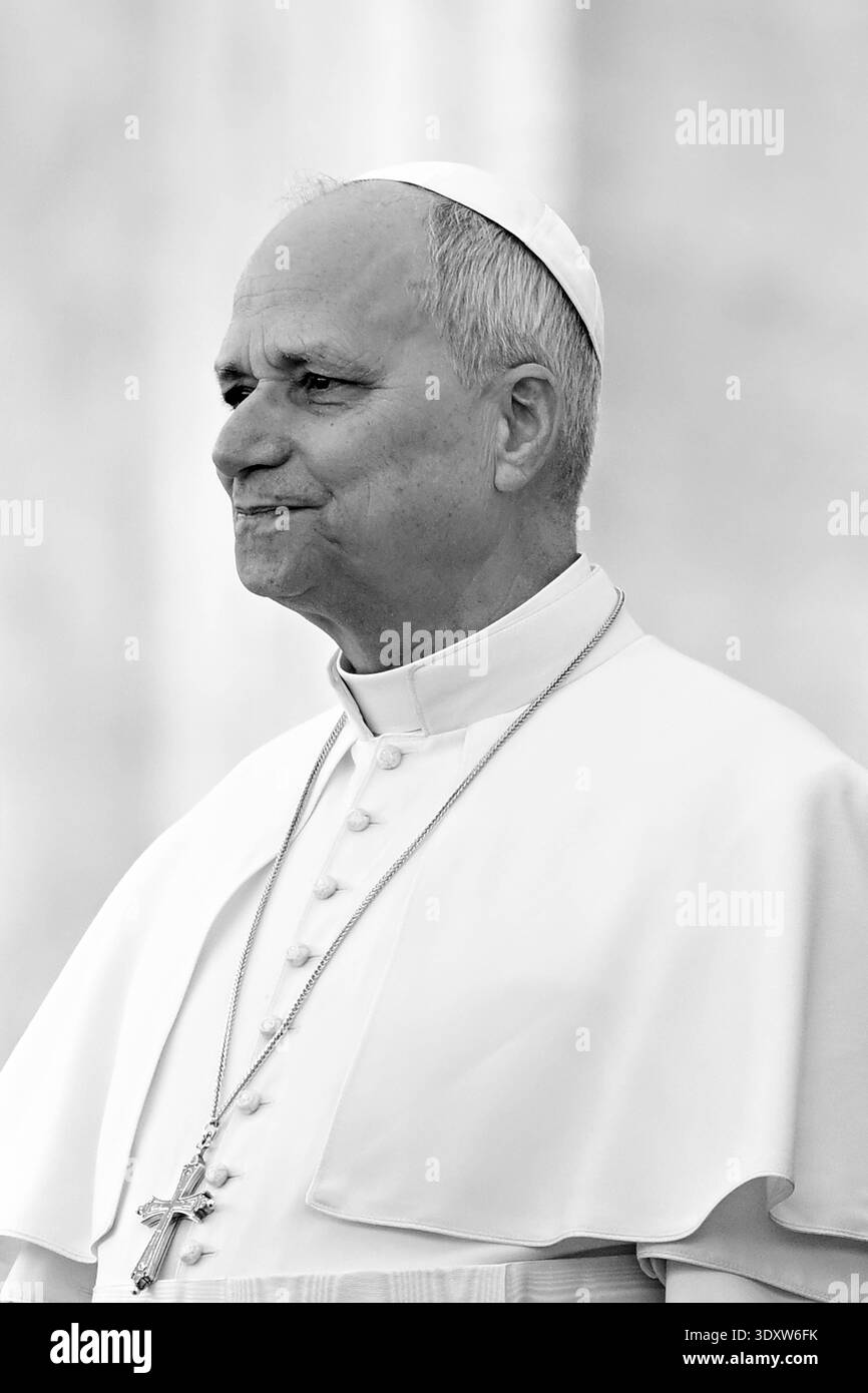 ITALIEN - PAPST LEO XIV. WÄHREND SEINER WÖCHENTLICHEN GENERALAUDIENZ AUF DEM PETERSPLATZ IM VATIKAN - 2026/3/04 Italien, Rom, Vatikan, 2026/3/04 .Papst Leo XIV. Während seiner wöchentlichen Generalaudienz auf dem Petersplatz NUR im Vatikan - KEINE BÜCHER Copyright: XALESSIAxGIULIANIx Stockfoto