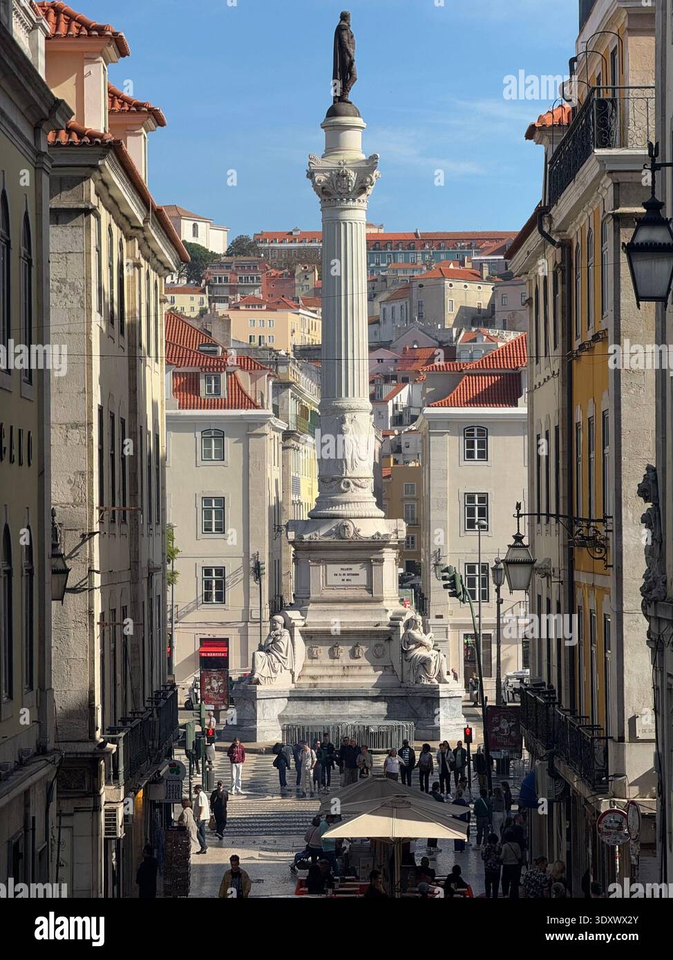 Lissabon, Portugal, traditionelle Azulejo-Architektur in einer historischen europäischen Stadtstraße. Stockfoto