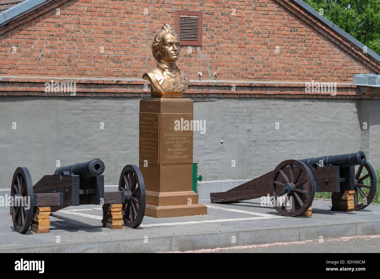 ASOW, RUSSLAND - 21. MAI 2025: Denkmal für den russischen Kommandeur Generalissimo Alexander Wassiljewitsch Suworow an einem sonnigen Maitag Stockfoto