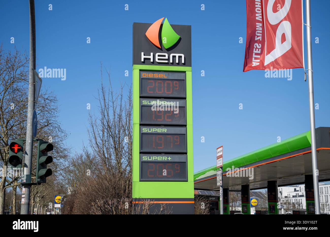 HEM Tankstelle in Berlin, Deutschland Stockfotografie - Alamy