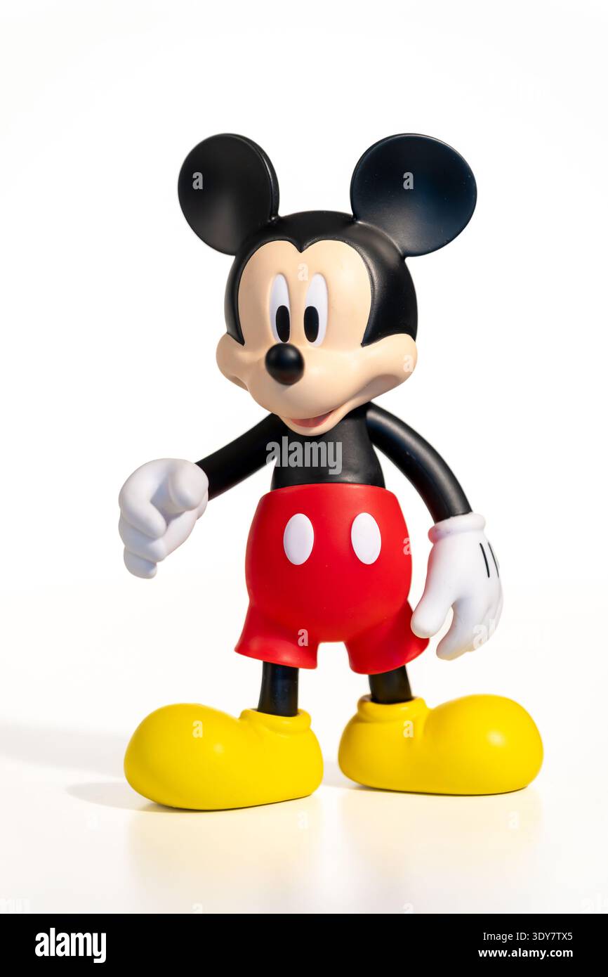 Mailand, Lombardei, Italien – 4. Februar 2026: Die legendäre Figur Walt Disney Mickey Maus repräsentiert Spaß, Kindheit und Unterhaltung Stockfoto