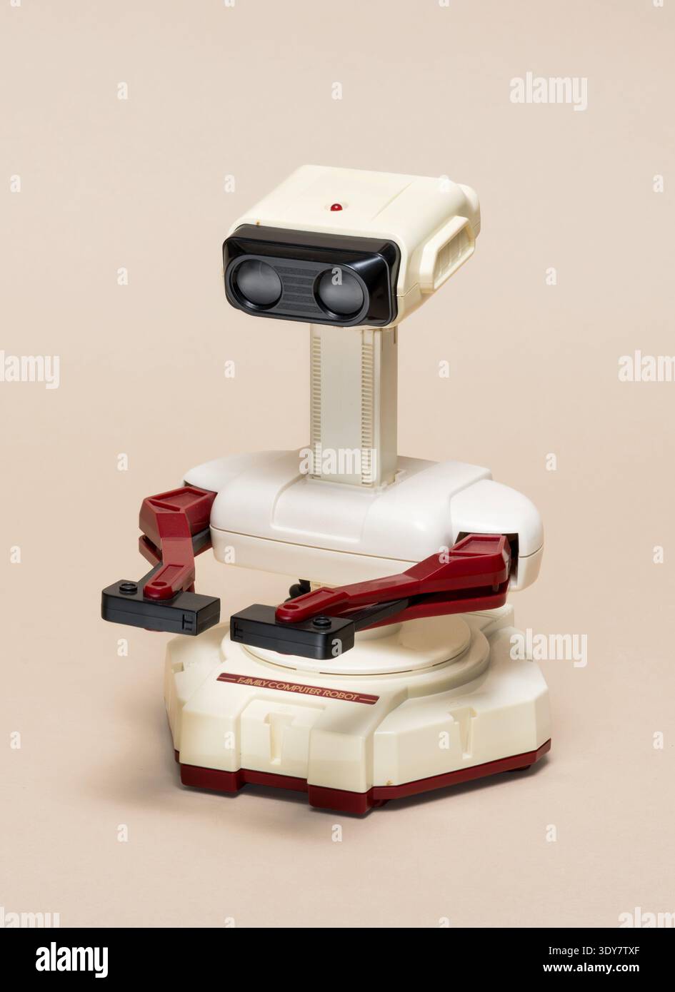 Mailand, Lombardei, Italien - 23. November 2024: R.O.B. Robotic Operating Buddy, ein Vintage-Computer-Zubehör der Nintendo-Familie aus dem Jahr 1985. Wird mit Strg+Alt angezeigt Stockfoto