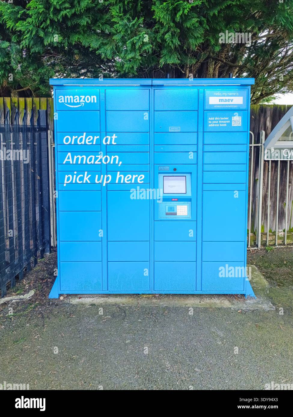 Abholort Für Amazon-Schließfächer. London, UK, 13. April 2024 Stockfoto