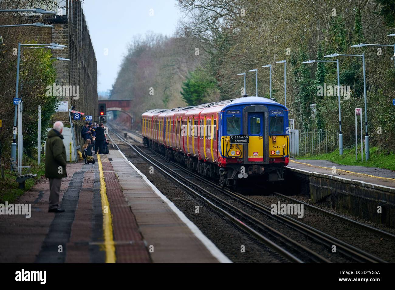 Class 455 Farewell Rail Tour am 21. Dezember 2025 in Effingham Junction, Surrey Stockfoto