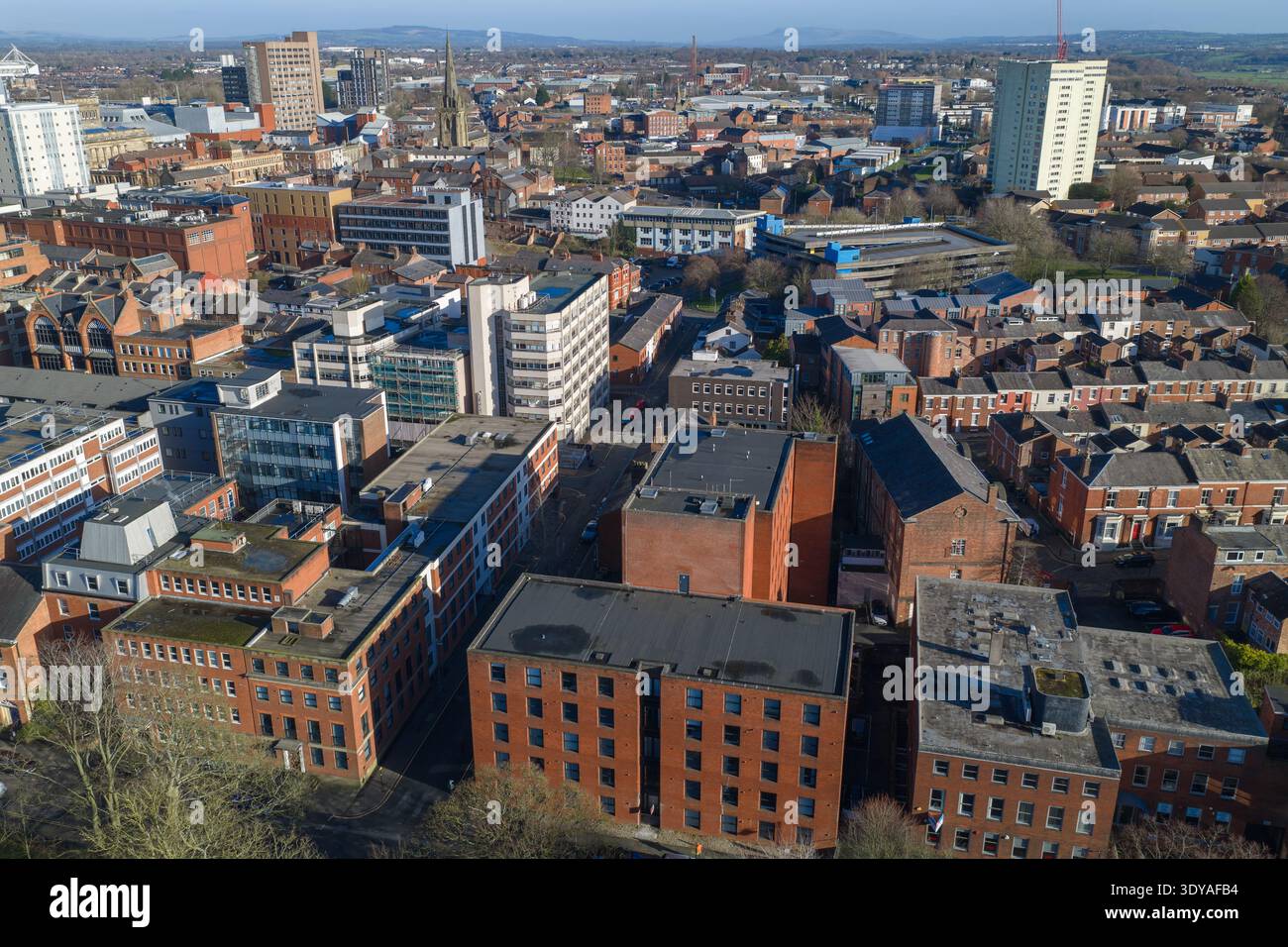 Blick aus der Vogelperspektive auf die städtische Architektur und Skyline des Stadtzentrums von Preston Stockfoto