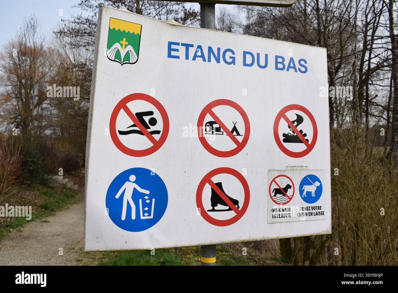 Unterschreiben Sie, was an einem See in Frankreich verboten ist, Etang du Bas Stockfoto