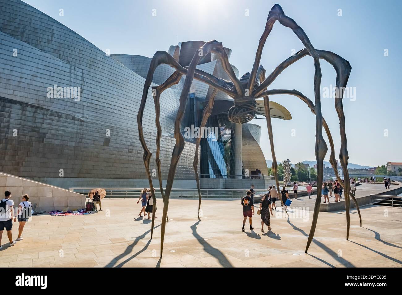 Maman Spinnenskulptur und Guggenheim Museum in Bilbao Spanien Stockfoto