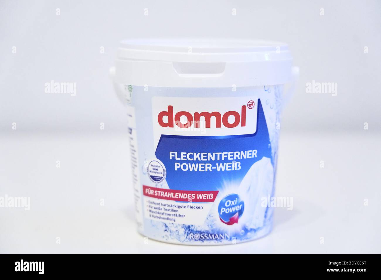 Domol Power White Fleckentferner, Oxi Power, für strahlend weiße Wäsche Stockfoto