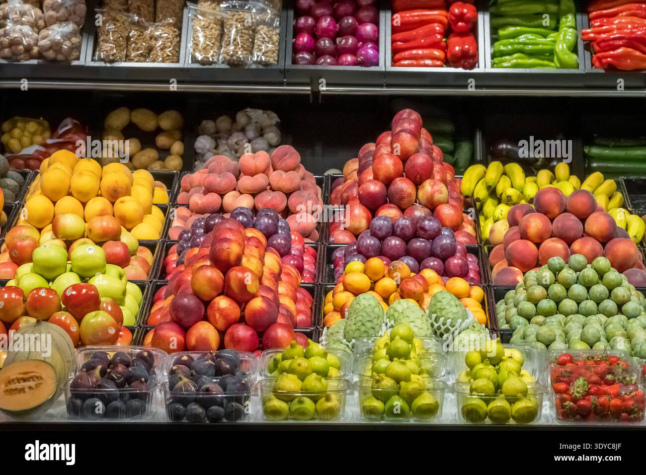 Frisches Obst auf dem Bauernmarkt aus nächster Nähe Stockfoto