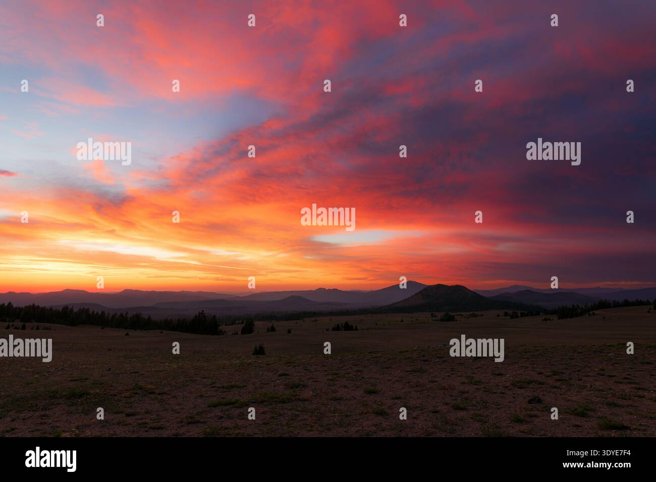 Sonnenuntergang vom Rim Drive im Crater Lake National Park, Oregon Stockfoto