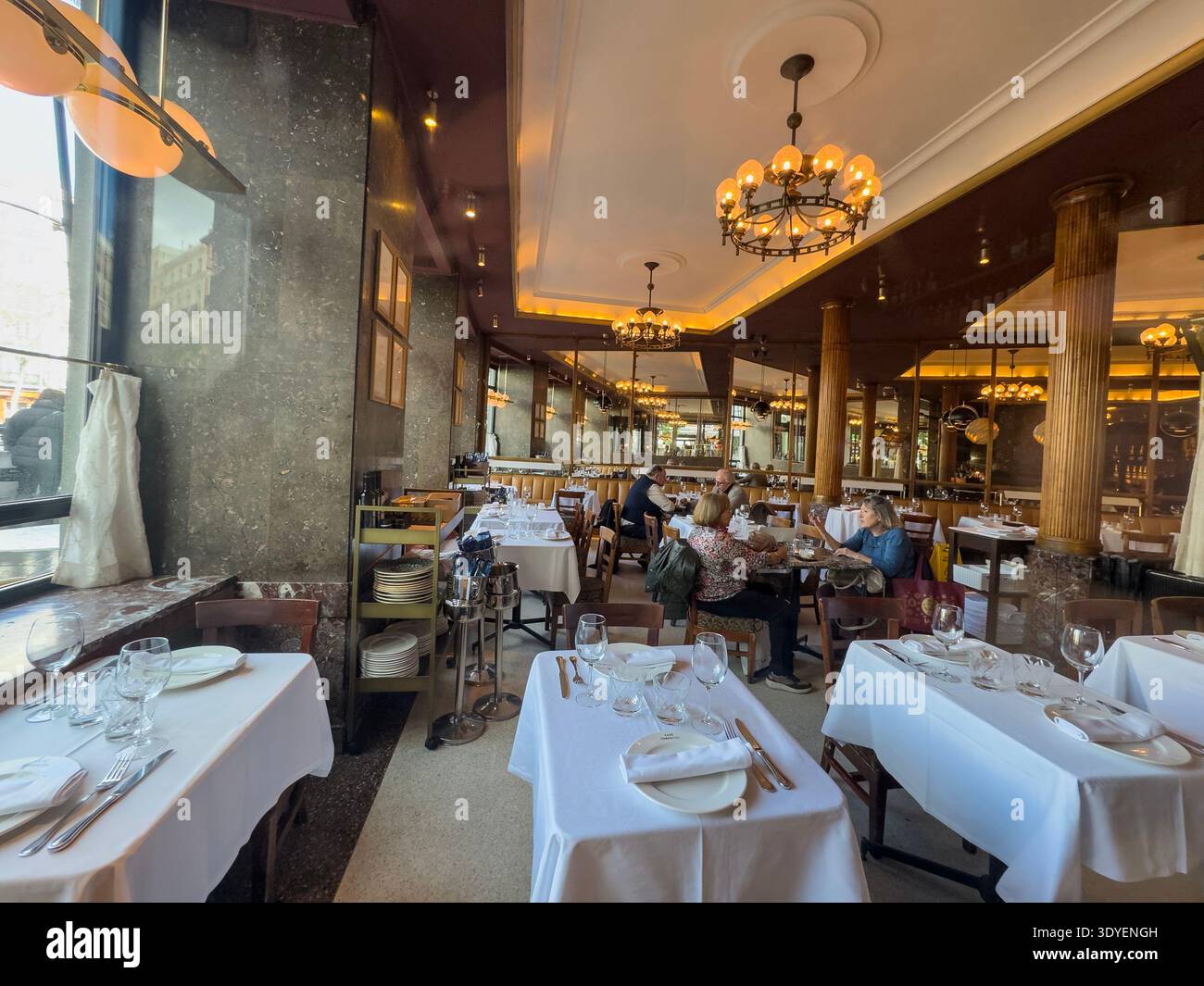 Café Comercial, Glorieta de Bilbao, Madrid, Spanien - Smartphone-aufgenommenes Stockfoto