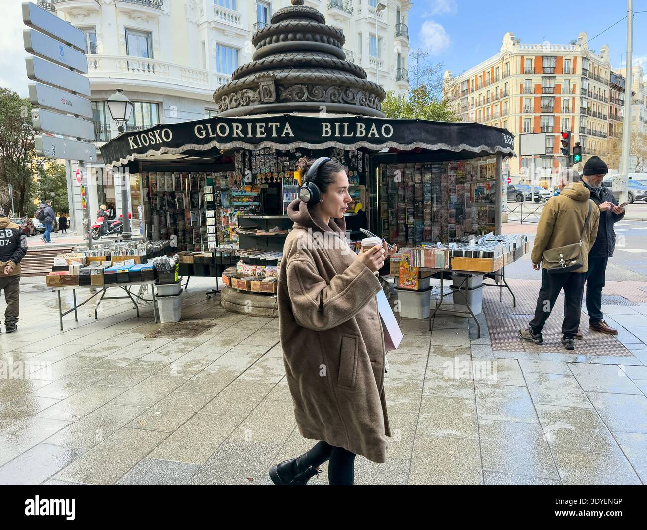 Kiosko Glorieta de Bilbao, Madrid, Spanien - Smartphone-aufgenommenes Stockfoto