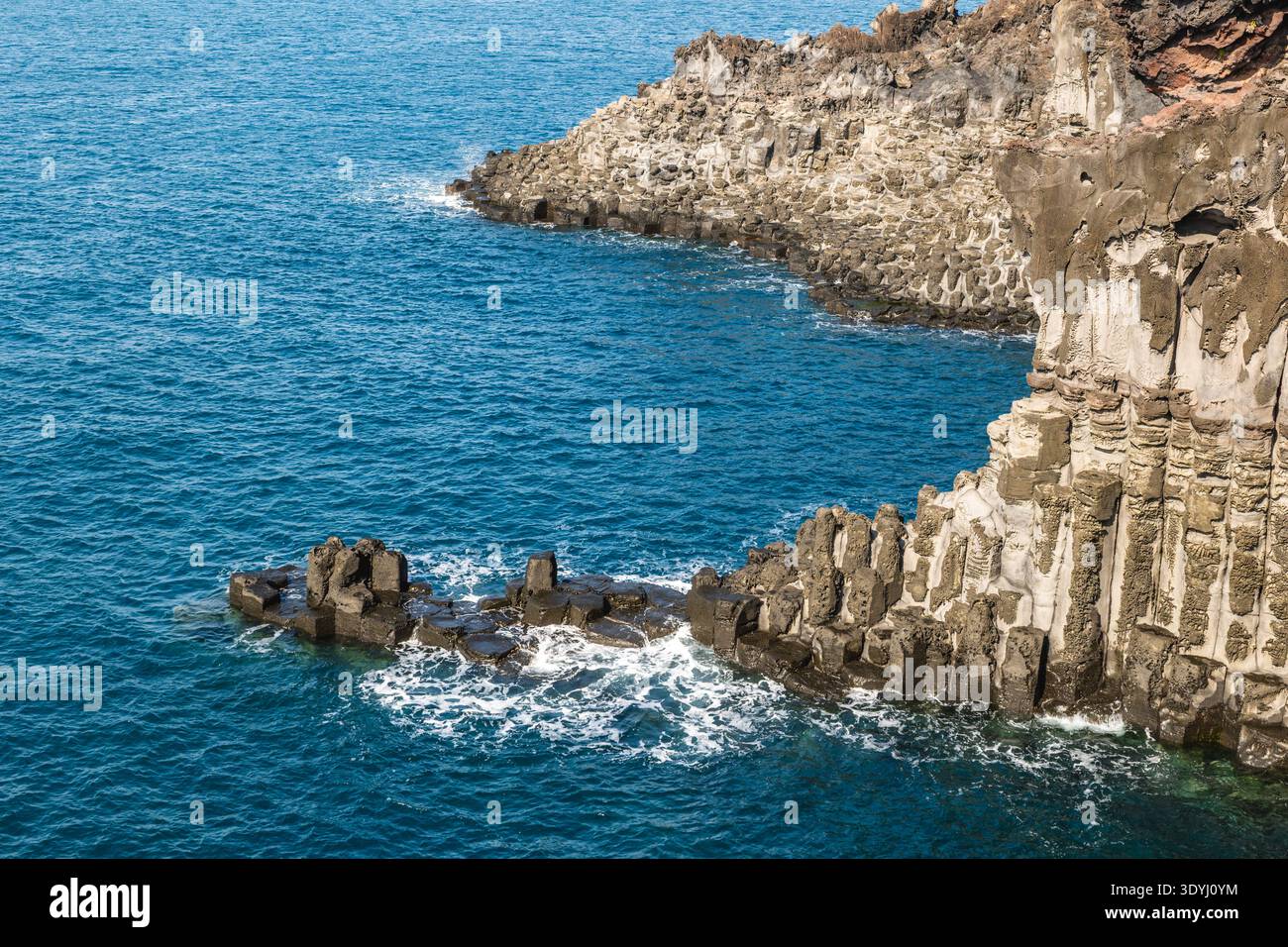 Landschaft der Daepo Jusangjeolli Cliff auf der Insel Jeju, Südkorea Stockfoto