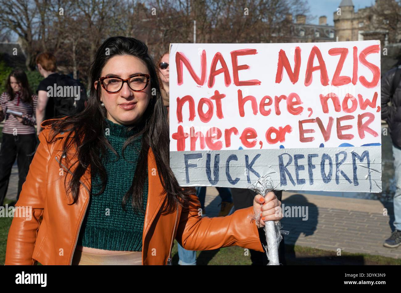 Edinburgh, Schottland, Großbritannien. März 2026. März zum Internationalen Frauentag am 8. März in Edinburgh Schottland. Umstritten war der marsch, an dem eine große Delegation von Transrechtsaktivisten teilnahm, und folglich wurde er von Frauenrechtsgruppen und feministischen Gruppen wie for Women Scotland boykottiert, die gegen die Beteiligung von Transfrauen protestierten, die biologische Männer sind. Iain Masterton/Alamy Live News Stockfoto