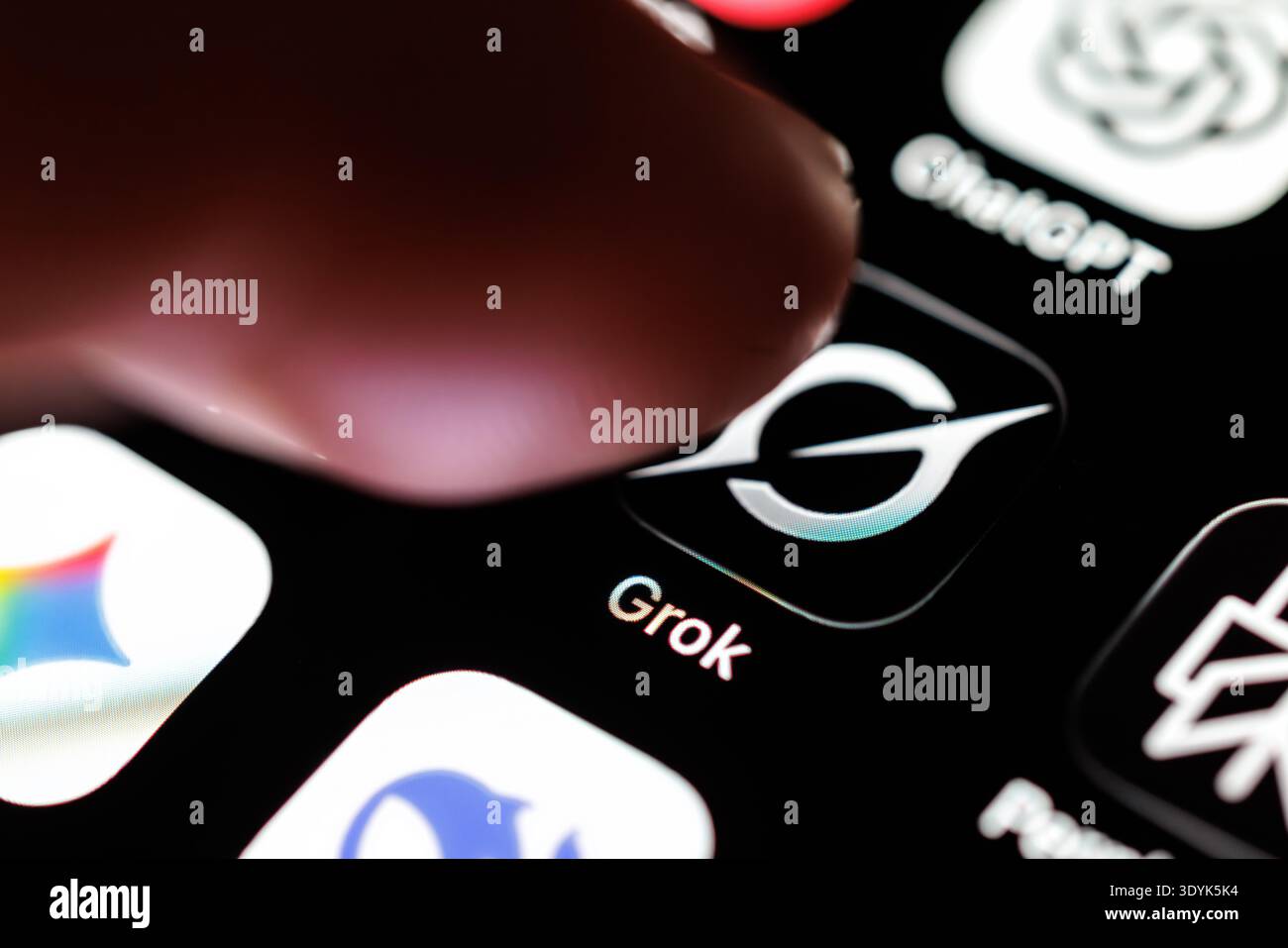 München, Deutschland. März 2026. Das Logo der Grok-App ist am 7. März 2026 auf dem Display eines Smartphones in München (Bayern) zu sehen, während ein Fingertipp auf das Symbol der Anwendung tippt. GROK ist ein KI-Chatbot (LLM, Large Language Model, Artificial Intelligence, Chatbot) von XAI. (Symbol, Zeigefinger, Firma, Symbolbild, Symbolfoto, Illustration, symbolisches Foto, illustratives Foto, Themenbild, allgemeines Bild, Titelfoto) Credit: Matthias Balk/dpa/Alamy Live News Stockfoto