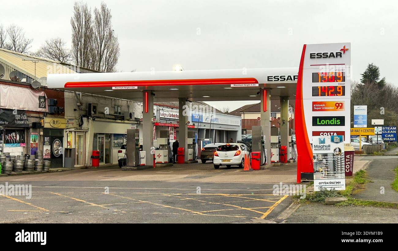 Essar Garage auf der A59 in Maghull zeigt einen Anstieg der Benzin- und Dieselpreise seit Beginn des Krieges im Iran. Kraftstoffpreise 8. März 2026 - Smartphone-aufgenommenes Stockfoto
