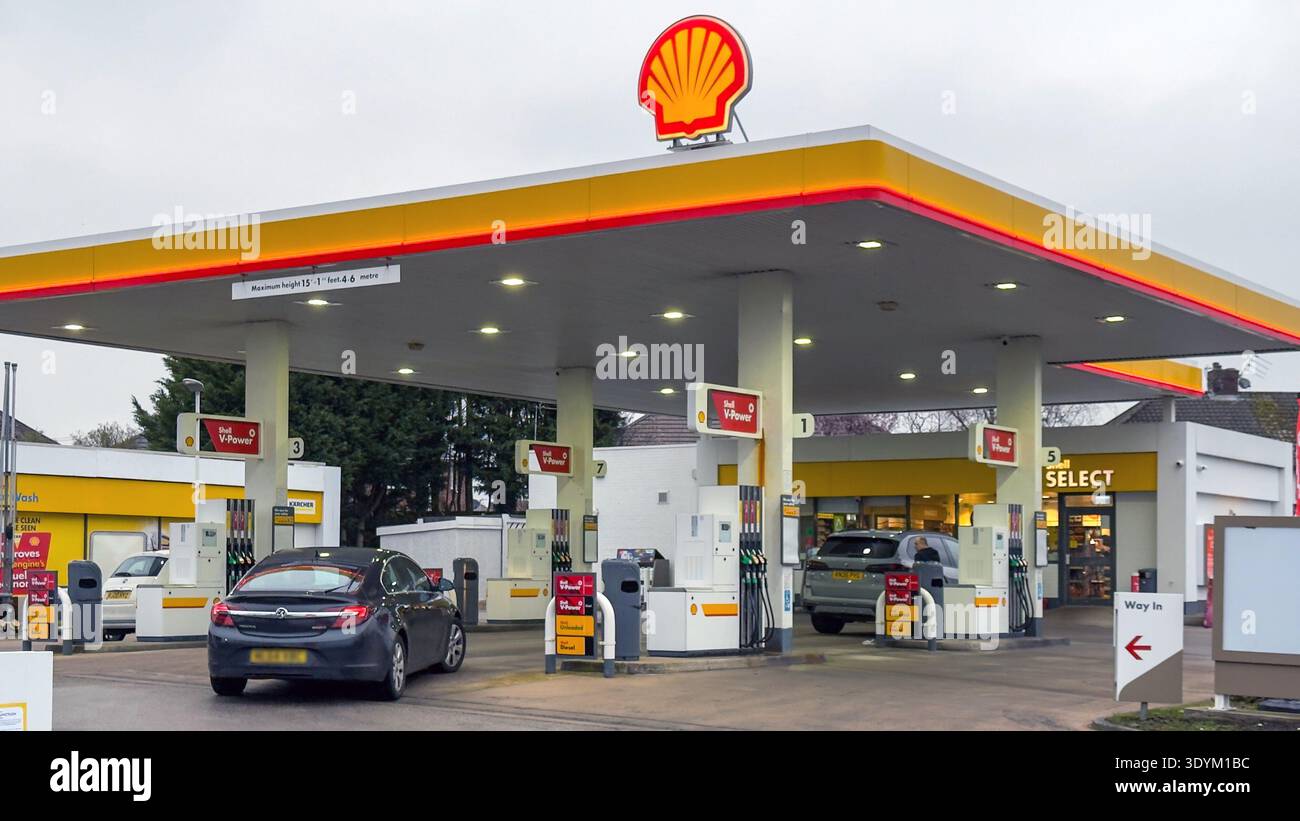 Die Shell-Garage auf der A59 in Maghull zeigt einen Anstieg der Benzin- und Dieselpreise seit Beginn des Krieges im Iran. Kraftstoffpreise 8. März 2026 - Smartphone-aufgenommenes Stockfoto