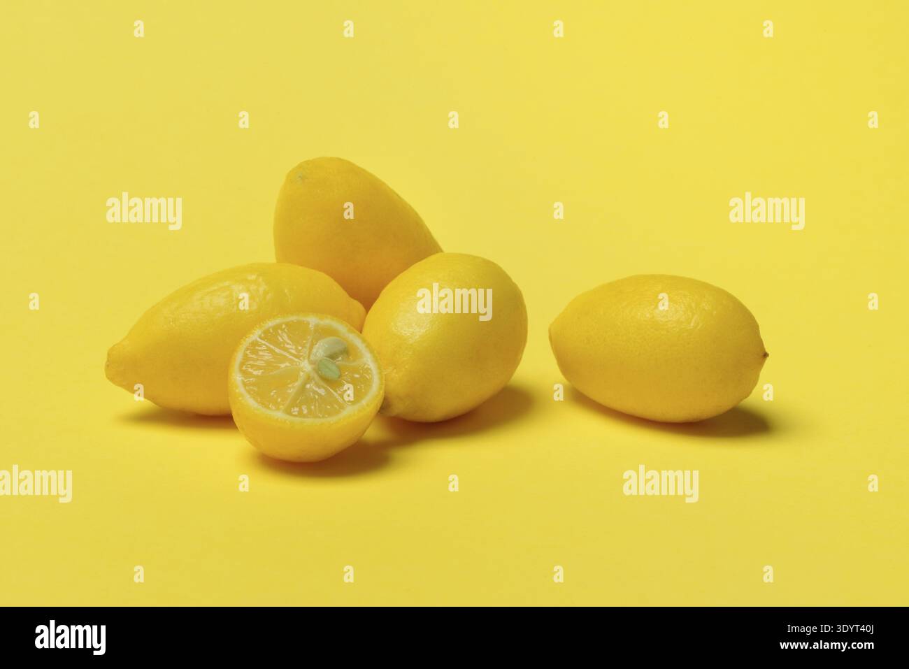 Mini-Zitronen, Snack-Zitrone, Zitronensaft Stockfoto