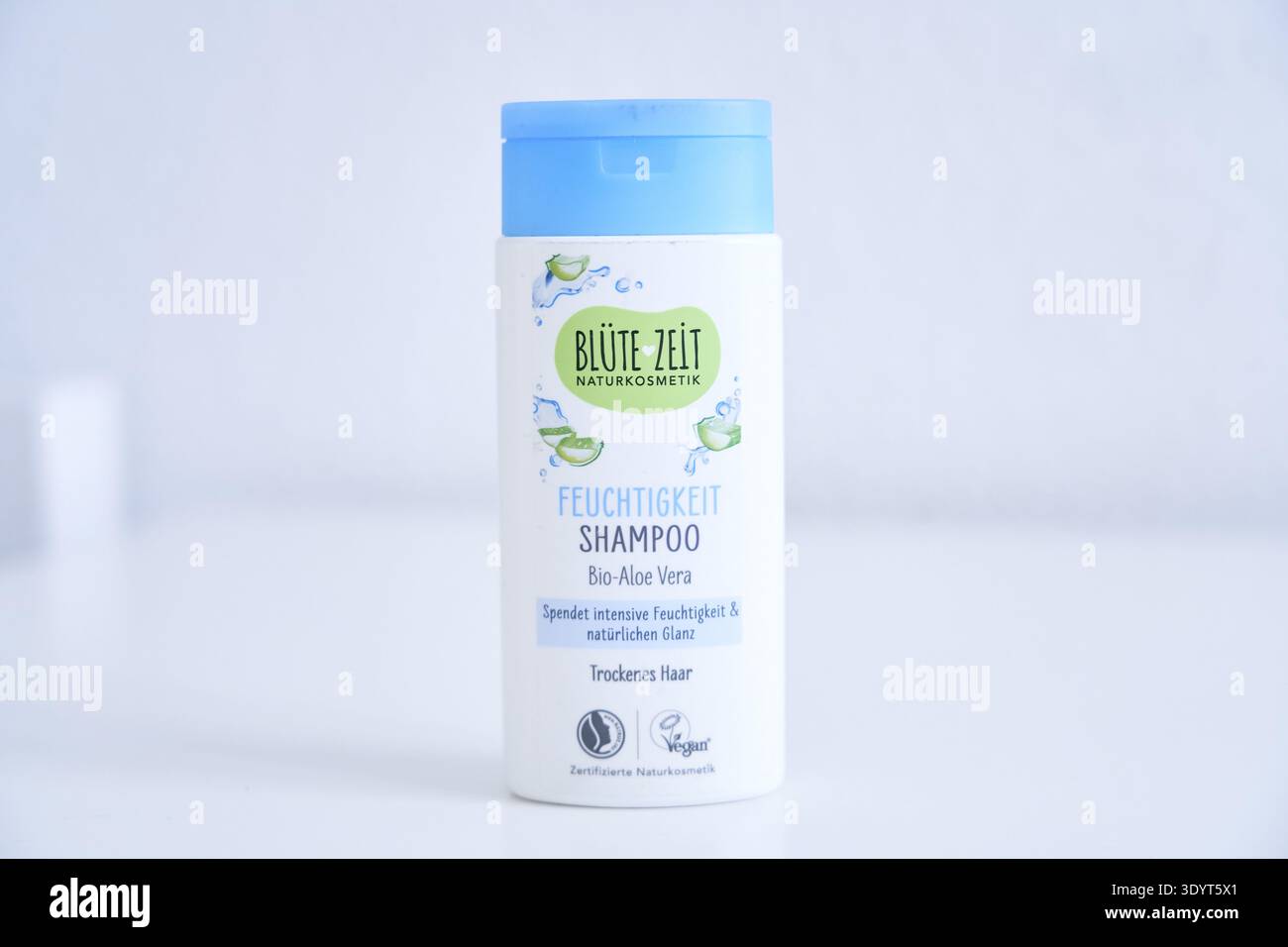 Bio Aloe Vera Feuchtigkeitsshampoo für trockenes Haar aus der Blütezeit Naturkosmetik, Blütezeit, vegan, zertifizierte Naturkosmetik Stockfoto