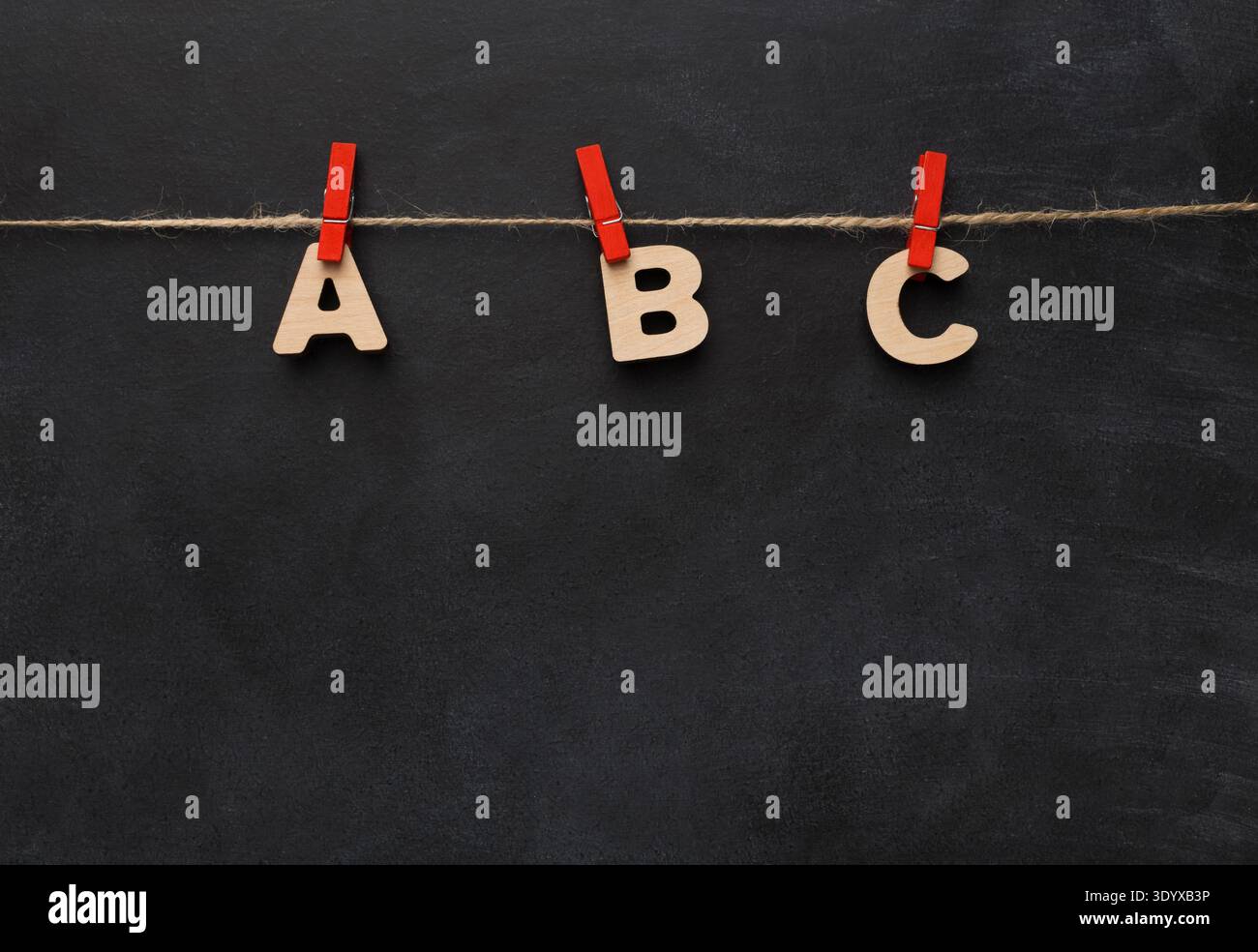 Alphabet aus Holzbuchstaben Stockfoto