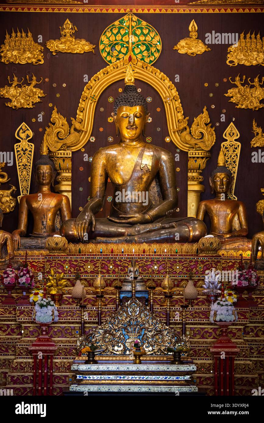 Buddha-Statue im buddhistischen Tempel Wat Phra Kaew, Mueang Chiang Rai, Chiang Rai, Thailand, Asien Stockfoto
