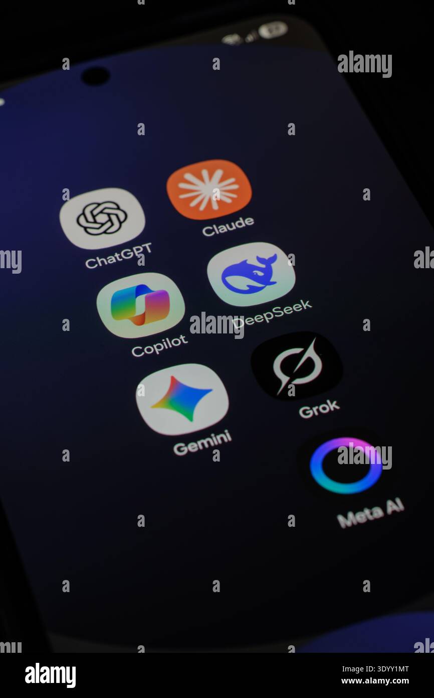 Buenos Aires, Argentinien; 23. Februar 2026: Icons für Anwendungen künstlicher Intelligenz auf dem Bildschirm eines Mobiltelefons. Stockfoto