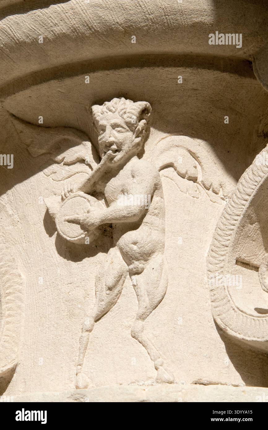 Mythische Kreatur in Renaissance-Skulpturendekoration Stockfoto