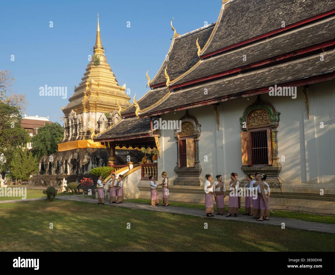 CHIANG Mai, THAILAND - 10. MÄRZ 2026 Eine traditionelle Tanzaufführung zur Hommage an die heiligen Gestalten anlässlich des 730. Jahrestages von Chiang Mai Stockfoto