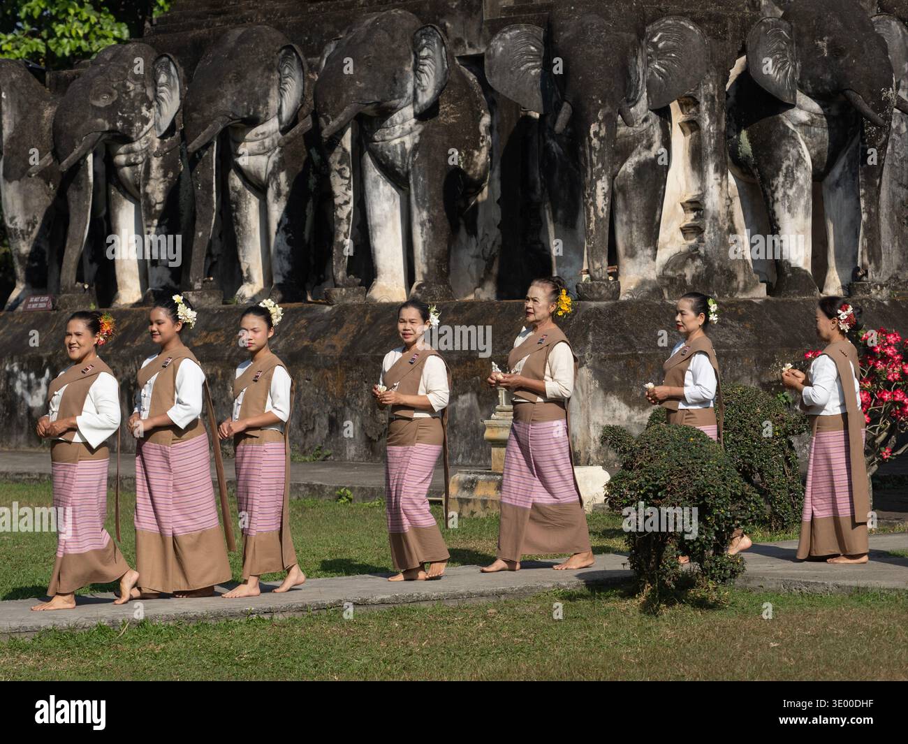 CHIANG Mai, THAILAND - 10. MÄRZ 2026 Eine traditionelle Tanzaufführung zur Hommage an die heiligen Gestalten anlässlich des 730. Jahrestages von Chiang Mai Stockfoto