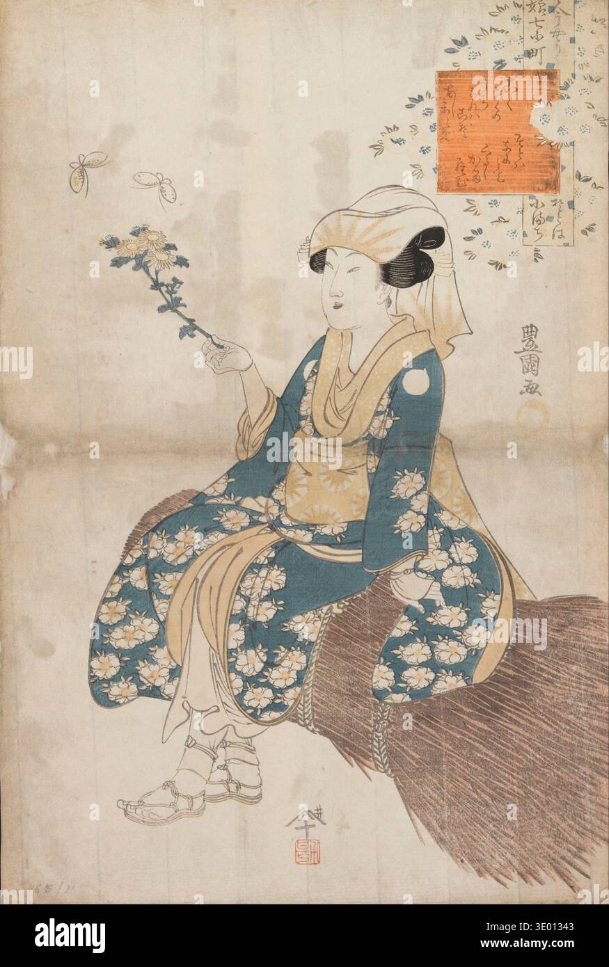 Dieser lebendige japanische Ukiyo-e-Holzschnitt, der um das Ende des 18. Oder frühen 19. Jahrhunderts von Utagawa Toyokuni I erstellt wurde, zeigt eine elegante Frau in einem gemusterten Kimono mit einem aufwendigen Coiffure, der einen Chrysanthemen-Zweig hält. Zwei Schmetterlinge flattern in der Nähe, was zu der ruhigen, natürlichen Umgebung dieses traditionellen japanischen Kunstwerks beiträgt. Stockfoto
