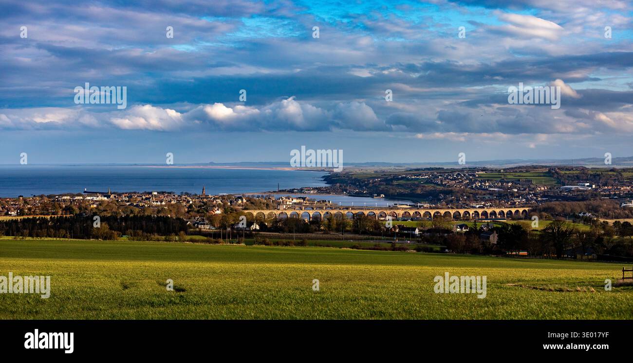 Englands nördlichste Stadt vom Ort der Schlacht von Flodden aus mit Blick über die Stadt entlang der Küste Stockfoto