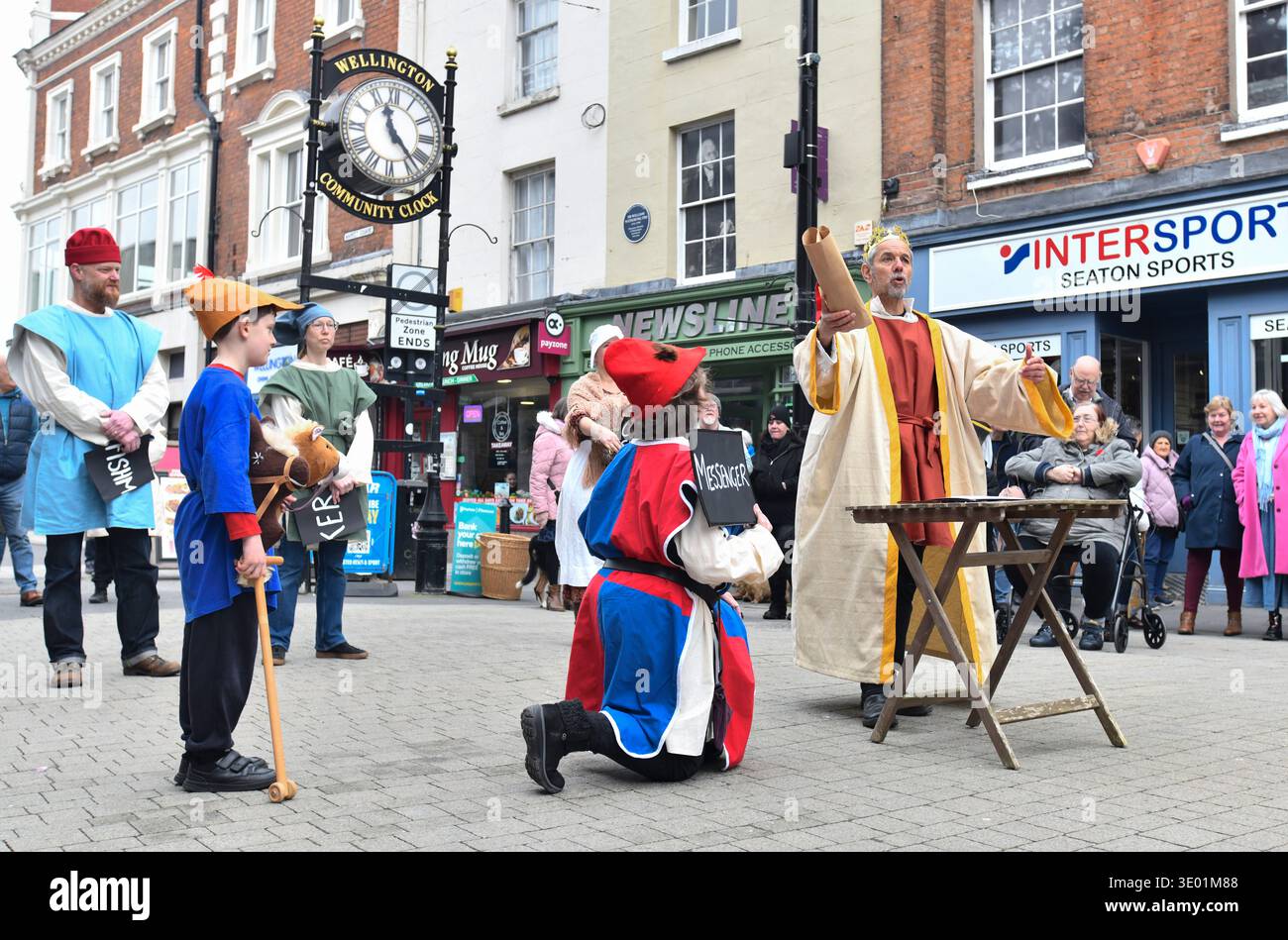 Wellington Charter Day 2026 mittelalterlicher Charme kehrt zum 782. Jahrestag des Markts in die Straßen von Wellington zurück. Die Stadt in Shropshire war es Stockfoto