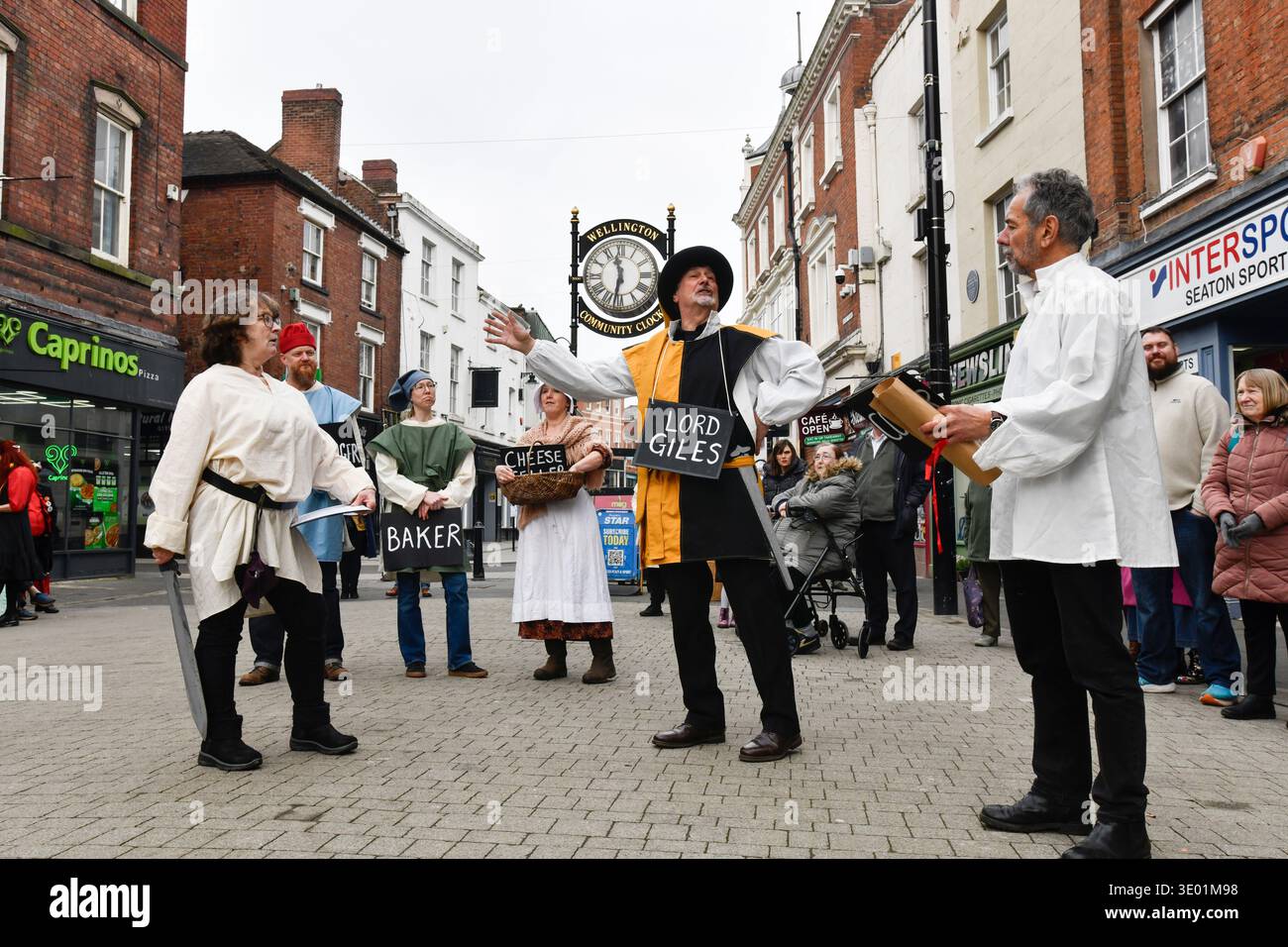 Wellington Charter Day 2026 mittelalterlicher Charme kehrt zum 782. Jahrestag des Markts in die Straßen von Wellington zurück. Die Stadt in Shropshire war es Stockfoto