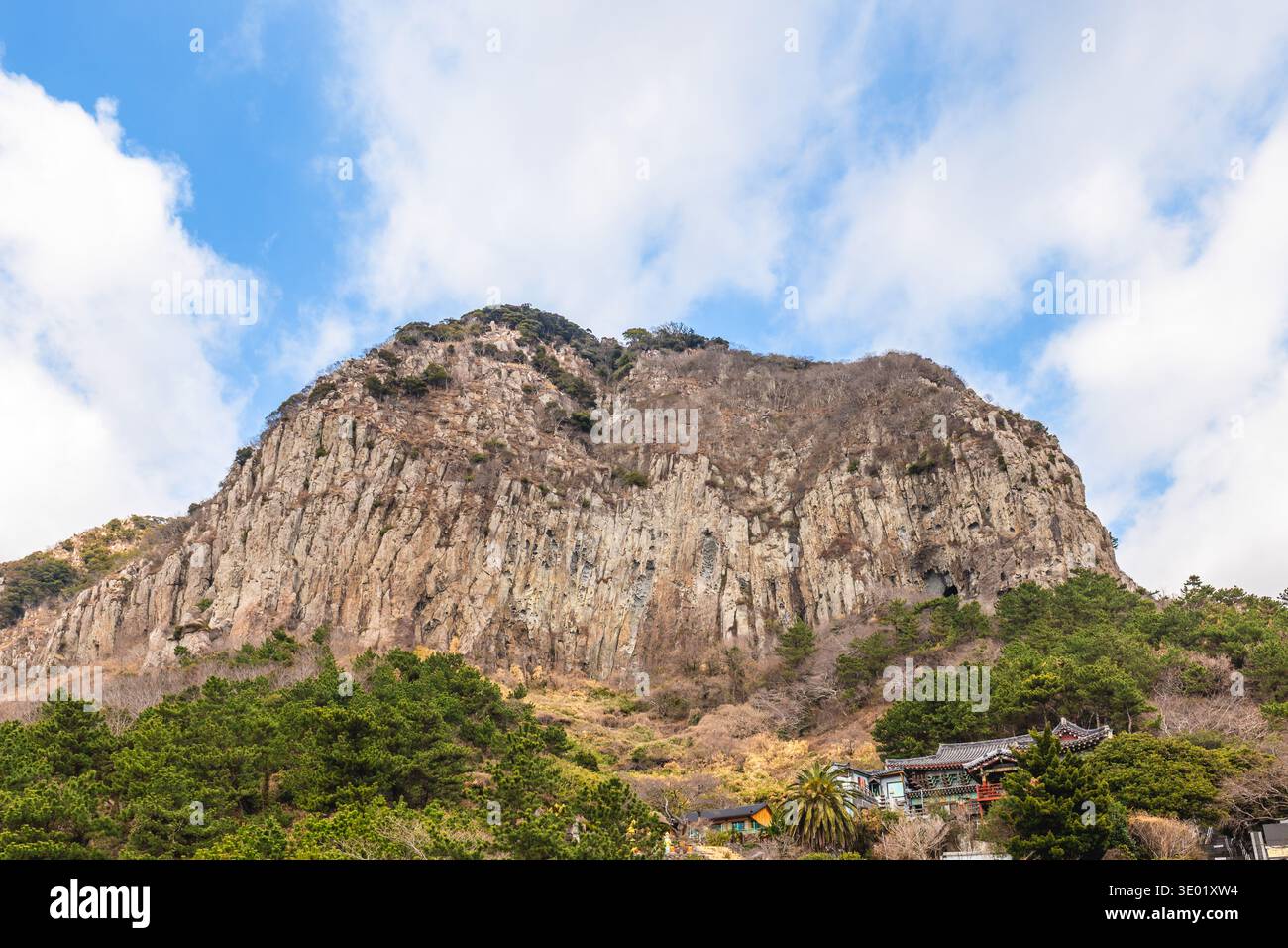 Sanbangsan, ein Vulkan an der Südwestküste der Insel Jeju, Seogwipo, Südkorea Stockfoto