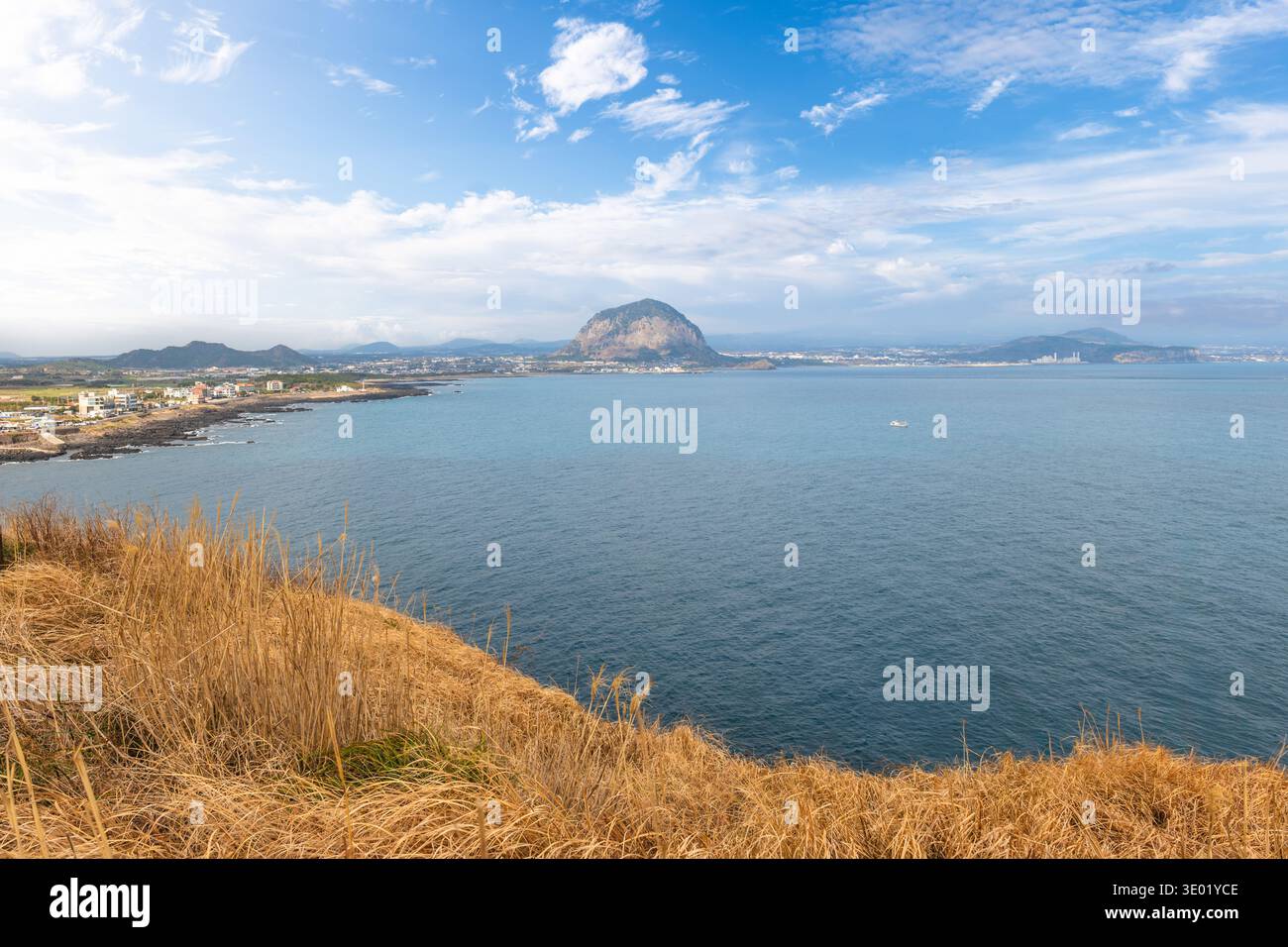 Sanbangsan, ein Vulkan an der Südwestküste der Insel Jeju, Seogwipo, Südkorea Stockfoto