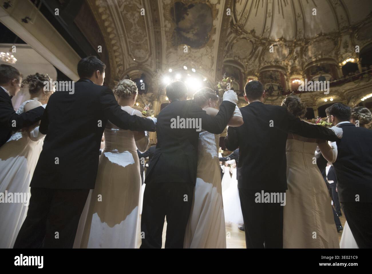 Ballsaal tanzen und das Wissen über die Walzerstufen Stockfoto
