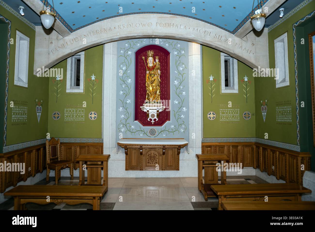 Łagiewniki, Kraków, Polen, Heiligtum Johannes Paul II.; Johannes Paul II. Zentrum; Kapelle mit einer Statue unserer Lieben Frau von Ludźmierz Stockfoto