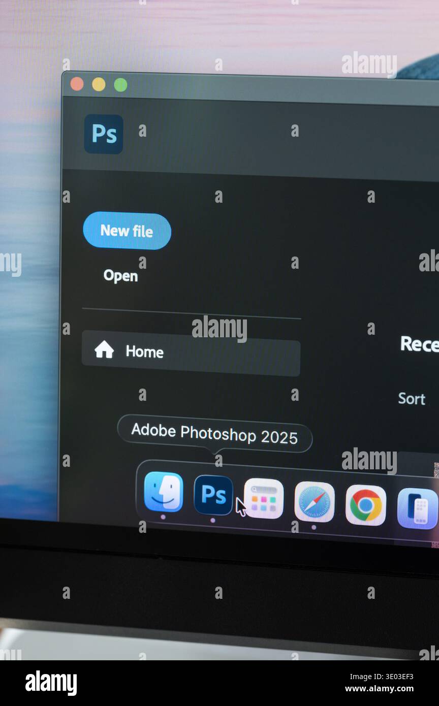 New York, USA – 10. März 2026: Starten Sie die Adobe-Photoshop-Anwendung auf dem Computerbildschirm. Nahaufnahme der Makroansicht auf dem Computerbildschirm Stockfoto